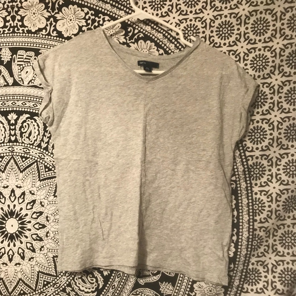 gray tee